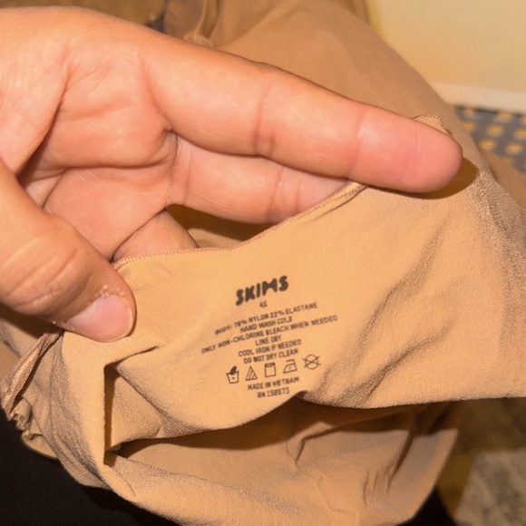 SKIMS Cream Shapewear Bodysuit with Full Coverage and Scoop Neckline - Picture 4 of 7